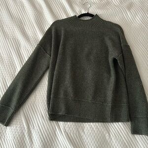 Universal Threads Green Sweater